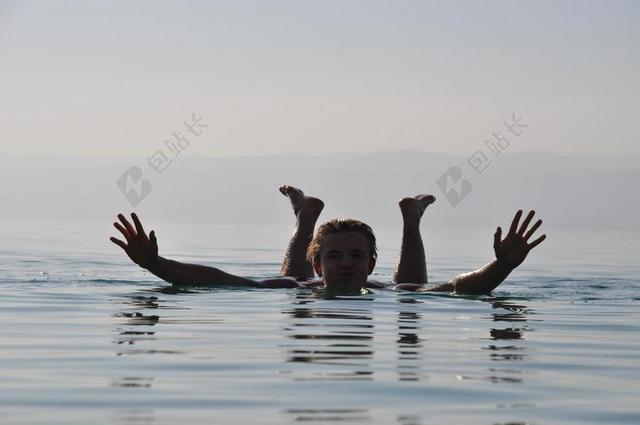 死海 约旦 游泳 流 夏天