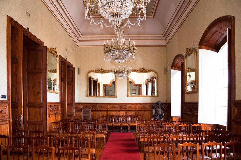 室内传统的礼堂背景图片