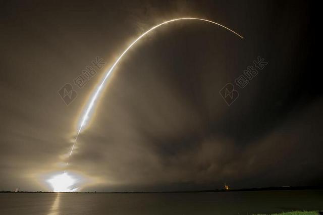 火箭发射 夜 轨道 SPACEX公司 升空 启动 火焰 推进