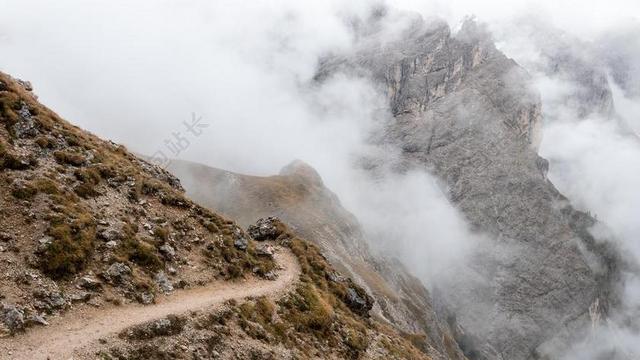 白云岩 南蒂罗尔 高山 意大利 山 路径 离 深渊 雾 岩