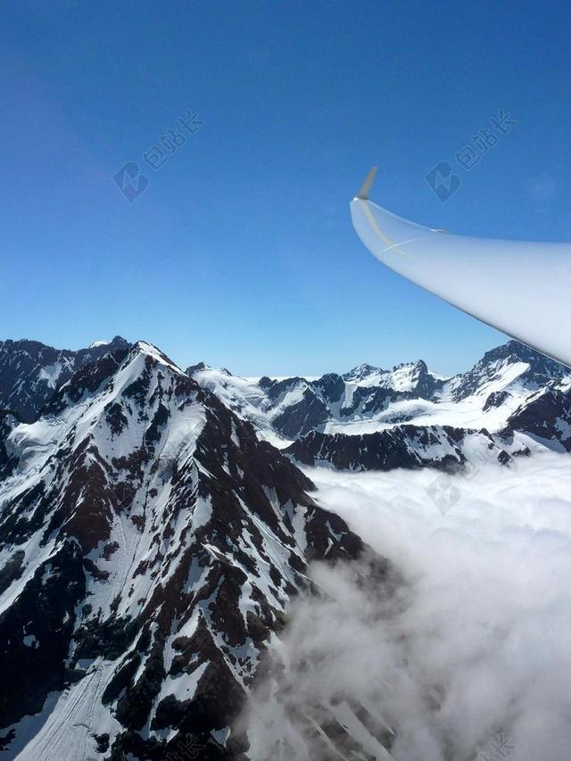 自然景观巍峨的高山的云雾背景图片