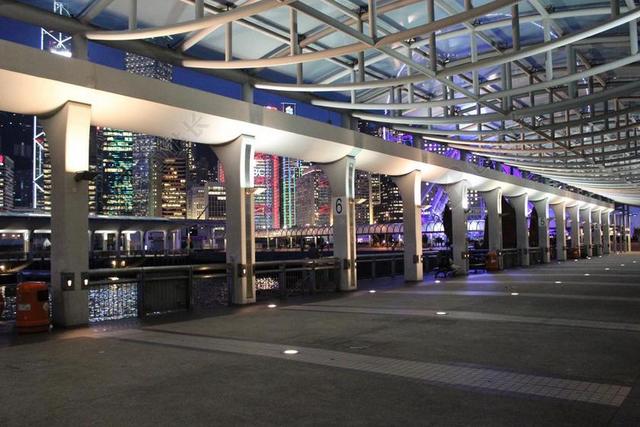 建筑夜景无人的地跌背景图片