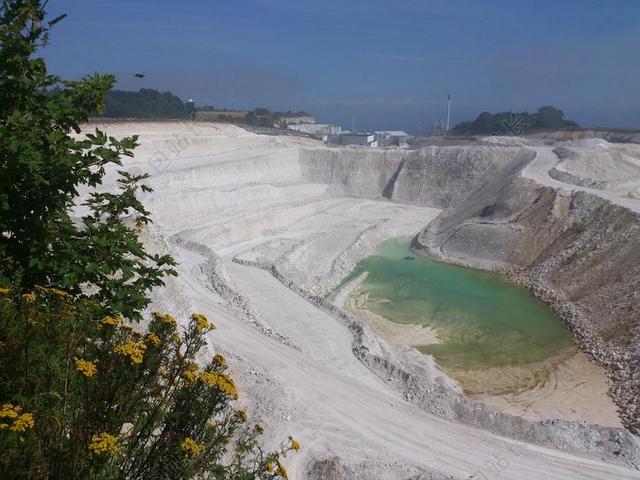 鱼涌 石坑 石头  鱼涌 基坑 石灰 石灰石 石头  鱼涌坑