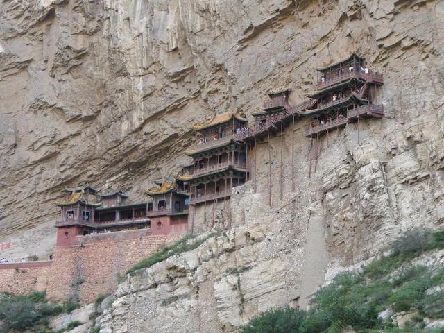 中国佛教特色建筑悬空背景图片