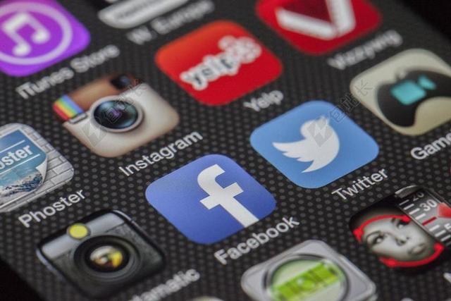 TWITTER FACEBOOK 在一起 信息交流