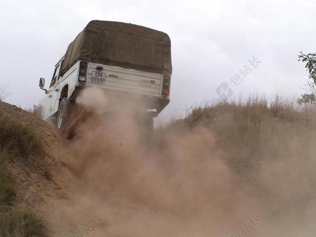 卡车 SUV 车辆 户外 路 车 尘 小山 路虎卫士