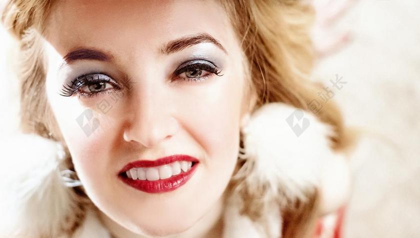 女孩肖像金发嘴唇漂亮性感甜蜜背景图片