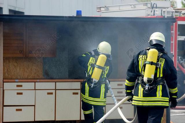 消防 FEUERLOESCHUEBUNG 厨房火灾 删除 消防员