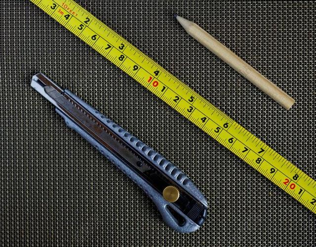 黑色工具建筑工具工程师设计师尺子美术刀背景图片