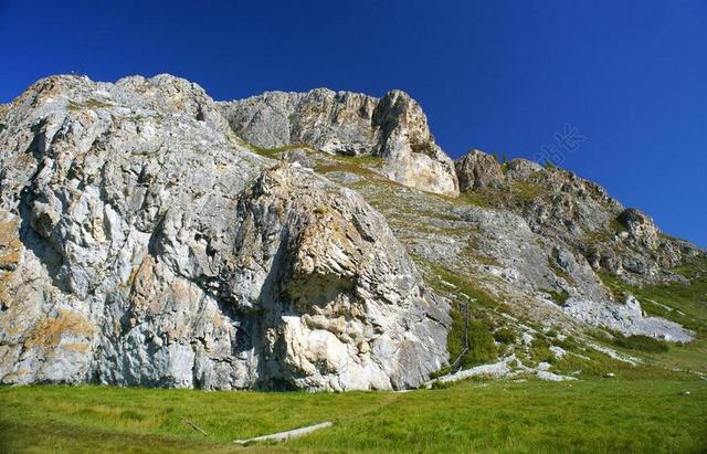 山 岩石 性质 夏季 美容 天空 景观 孤独的高峰 旅程