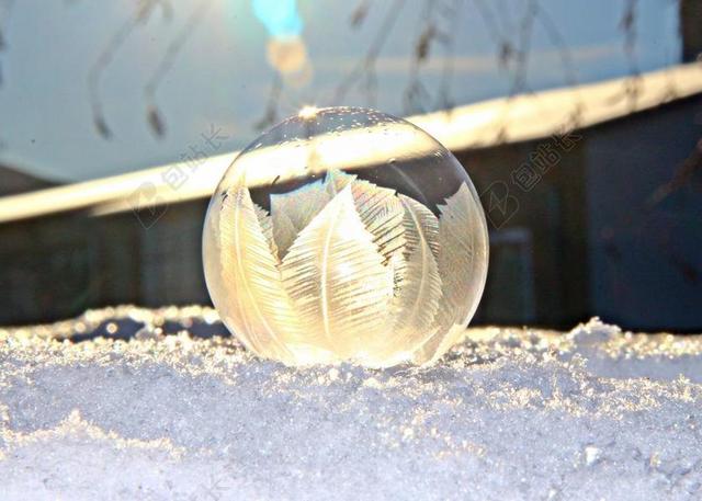 雪 肥皂泡沫 被冻结的冰晶体 冬天 冰冻泡泡