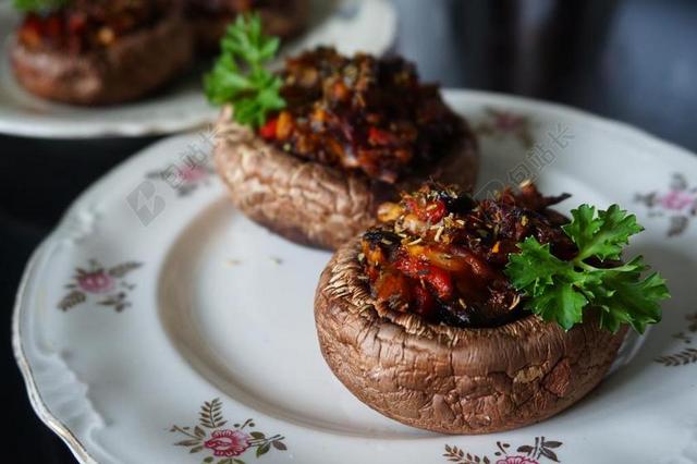 蘑菇 烤箱 烘烤的 素食主义者 填充 烤 食品 美味 烹饪