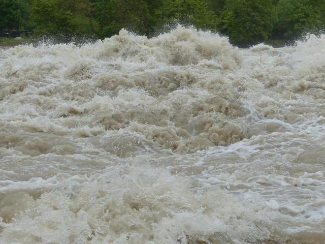 高水 波 注入 馅奶酪卷 危险 涡流 喷雾 多瑙河 阴雨天气