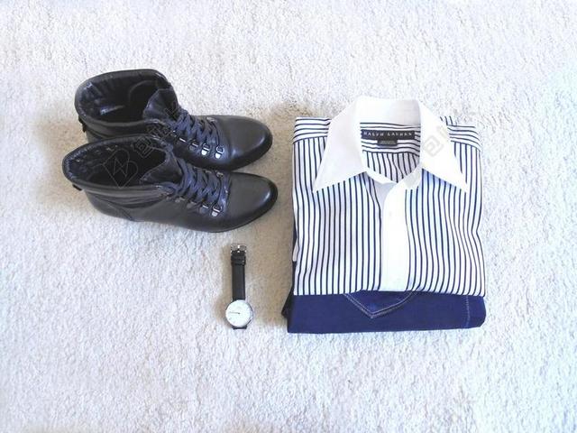 服装时尚地毯上的靴子衣服和手表背景图片