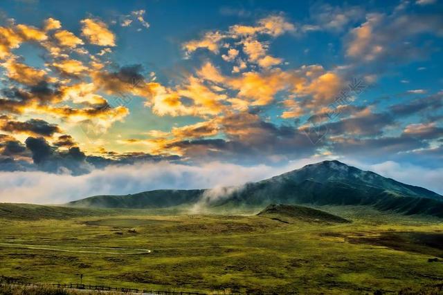 蓝色旅游自然唯美山峰日落背景图片