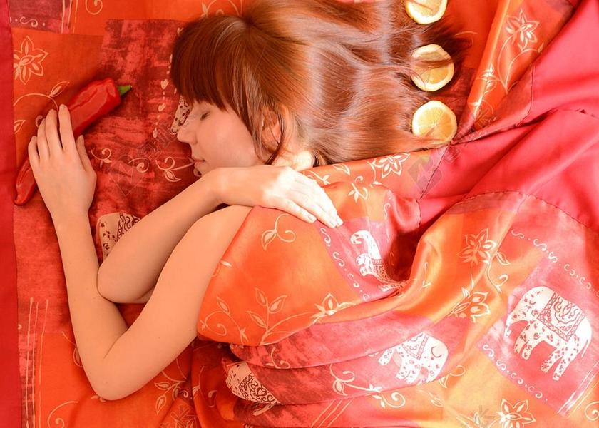 人物放松睡着的女人背景图片