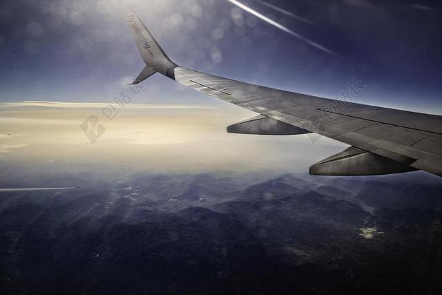 灰色飞机飞行交通运输航空背景图片