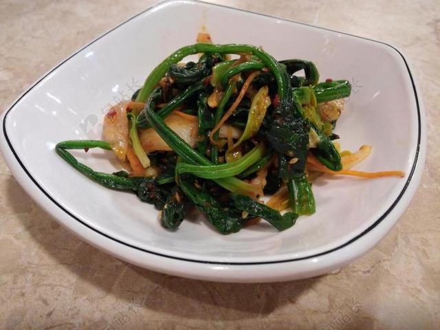 菠菜 小菜 蔬菜 饭厅 大韩民国 辣 美味的食物 烹饪