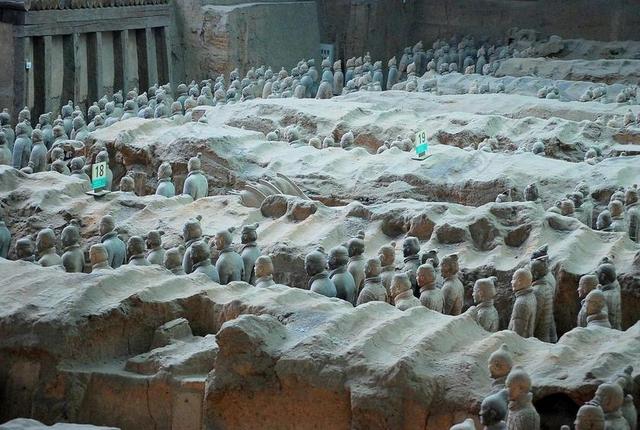 历史古代古老的兵马俑背景图片