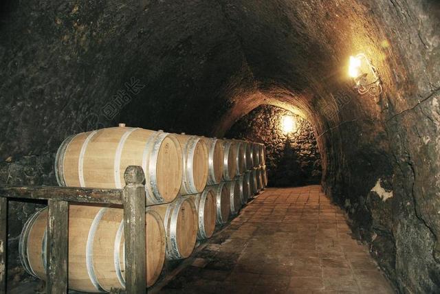建筑简约酒庄葡萄酒背景图片
