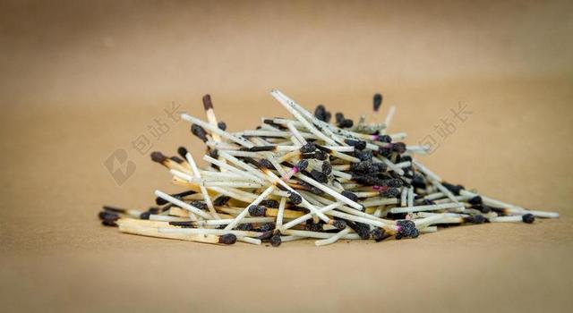 广告简约燃烧殆尽的火柴背景图片