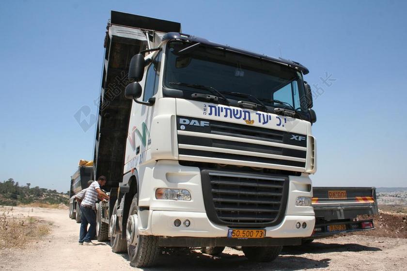 摄影唯美户外大卡车背景图片