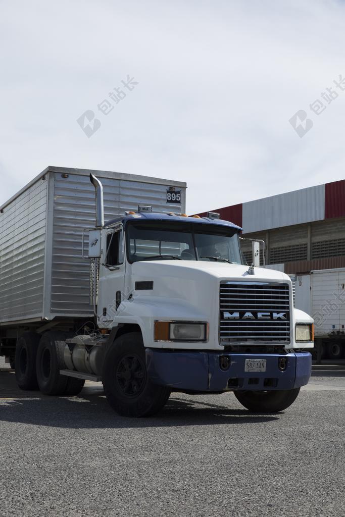 摄影清新重型卡车背景图片