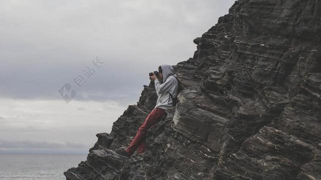 摄影师 摄影 相机 镜头 图片 岩 悬崖 卫衣 家伙 男子