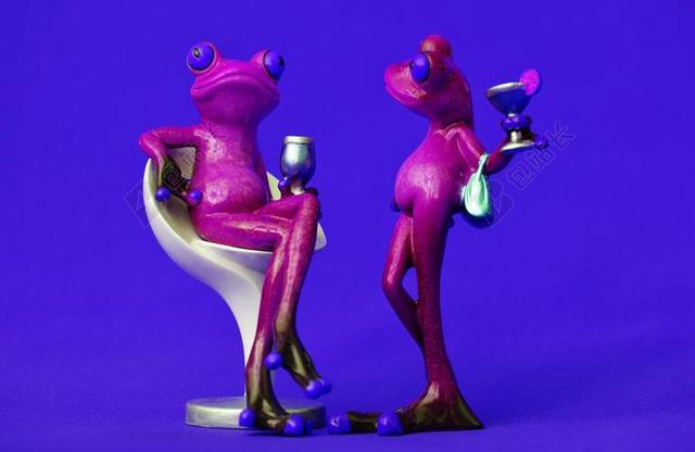摄影时尚染色的青蛙公仔背景图片