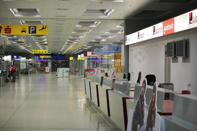 多彩航空公司时尚商场大厅背景图片