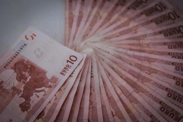 金融红色的10元欧元背景图片