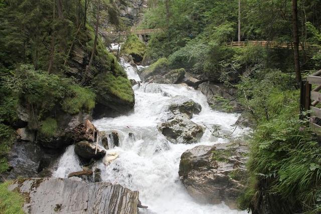 病态的 水 峡谷 性质 瀑布 岩 自来水 水域 河 白水