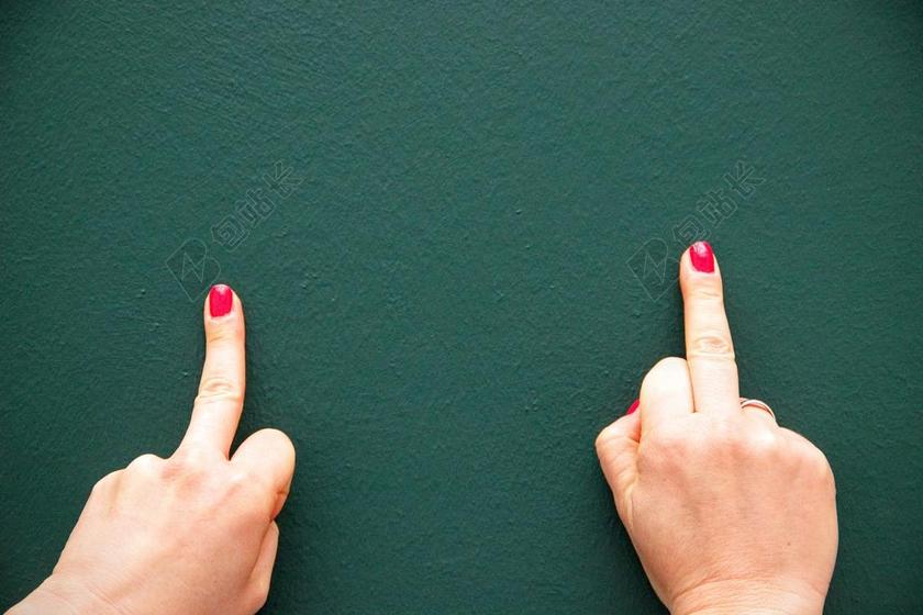 手 绿色 墙 壁纸 背景 中指 手指 显示 指甲油 大使馆