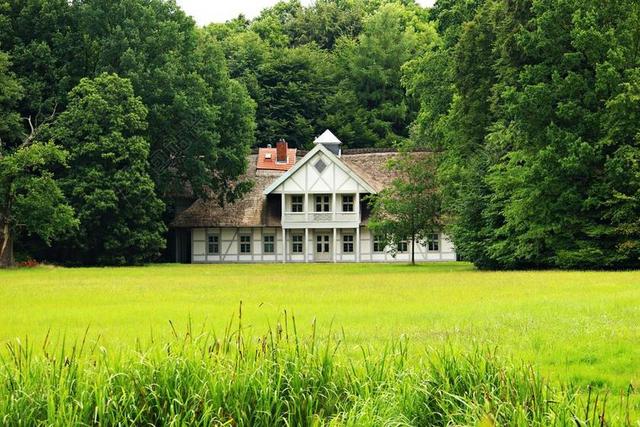 首页 瑞士的房子 桁架 布施帕希姆 城堡公园 草地 夏宫