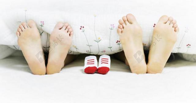广告清新脚板小鞋子宣传背景图片