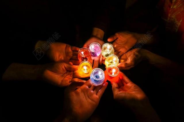 广告唯美聚会蜡烛拼凑图案宣传背景图片
