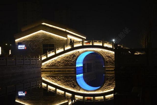 建筑夜景夜晚拱桥的灯光背景图片