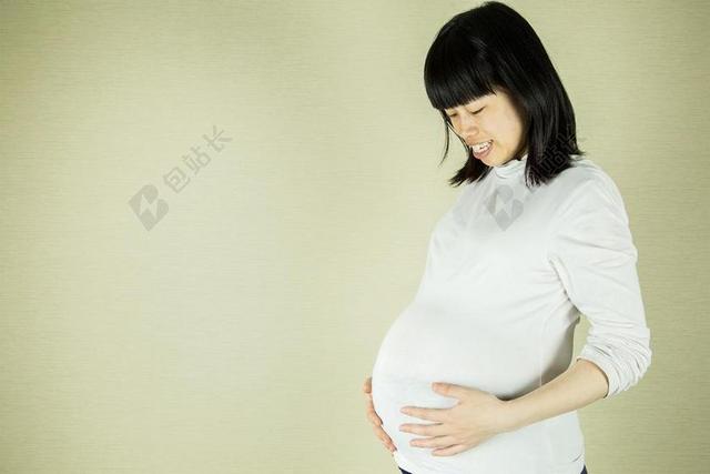 人物抚摸肚子的孕妇背景图片