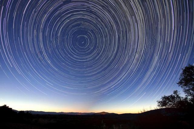 星流迹 夜 长时间曝光 星光 空间 旋转 天文学 繁星点点