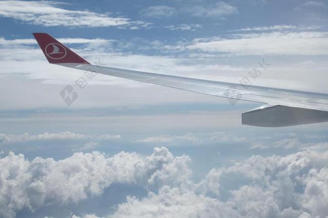 旅游唯美飞机窗外的云层背景图片