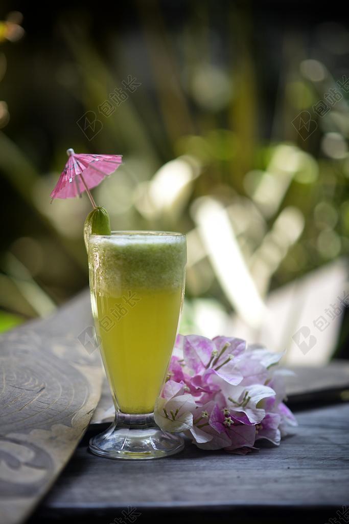 食物冰镇的青柠果汁背景图片