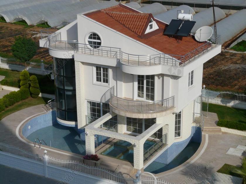 建筑白色的别野和游泳池背景图片