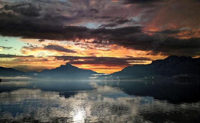 湖 山 风景 山下湖 水 自然 景观 天空 反思 高峰