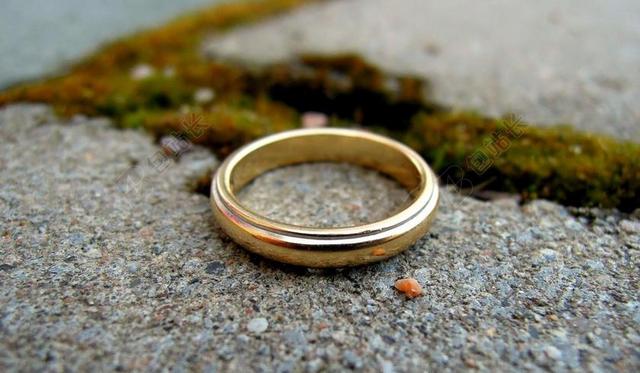 环 婚戒 订婚戒指 宝 黄金首饰 金色的 失踪 发现 失物