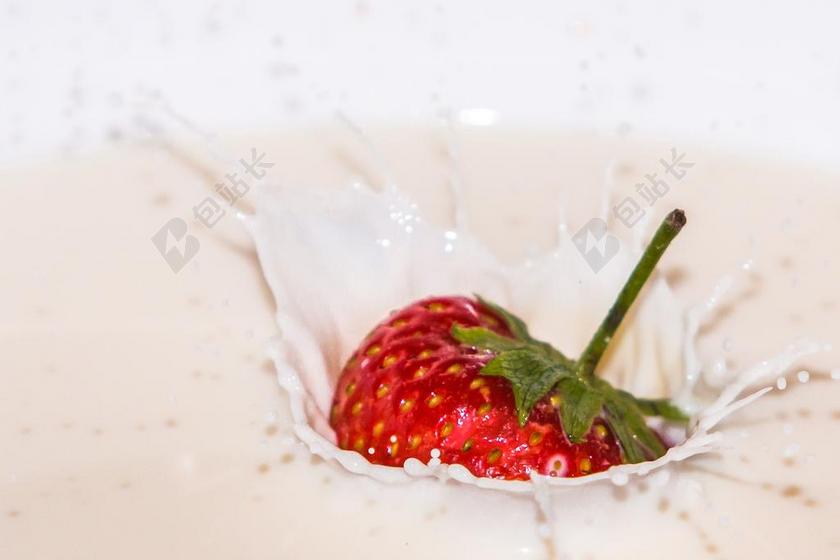 餐饮唯美早餐草莓牛奶背景图片