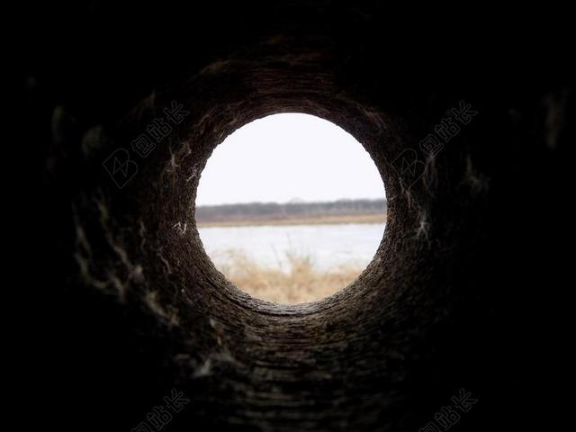 摄影清新隧道外景色背景图片