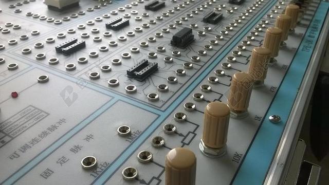 实验箱 电子设备 教学设备 芯片 旋钮 滑动变阻器 录音棚