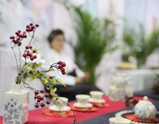 餐饮简约品茶宣传背景图片