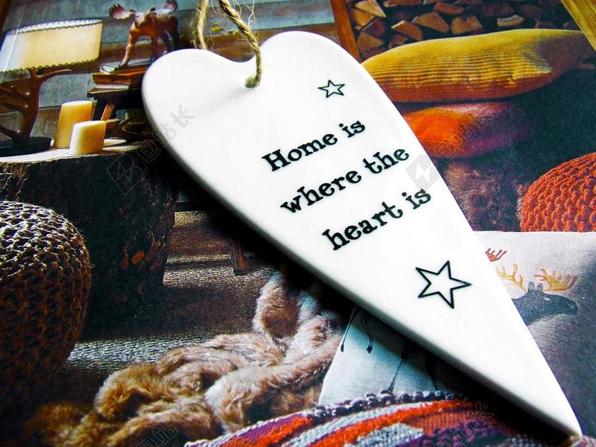 白色物品展示白色爱心书签背景图片