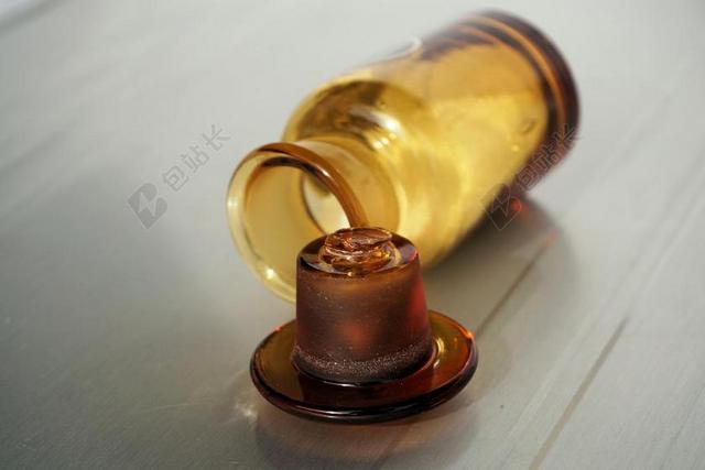 棕色医疗特写棕色医用药瓶背景图片